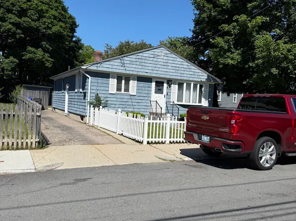 84 Herschel St, Providence, RI 02909