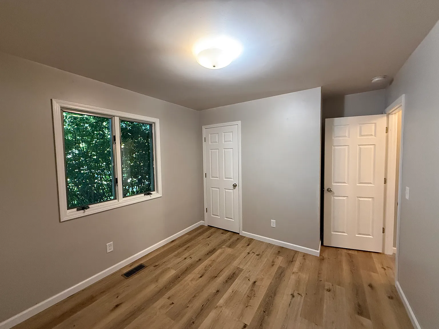 2 bed, 900 sqft, $1,300 — Photo 1