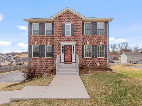 615 Keystone Dr NW, Christiansburg, VA 24073