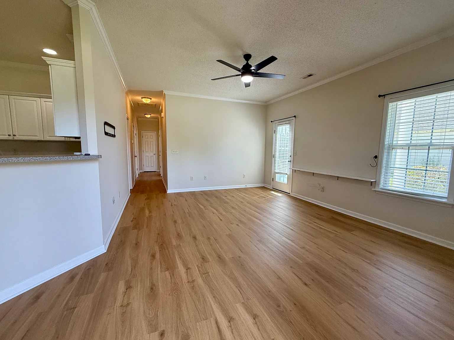 3 bed, 1324 sqft, $2,150 — Photo 2