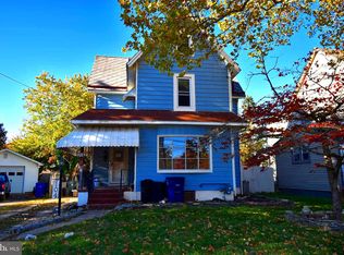 104 Broad St, Riverton, NJ 08077
