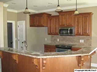 101 Rick Turner Dr, Huntsville, AL 35811