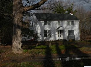 33 Davis Rd, Salt Pt, NY 12578