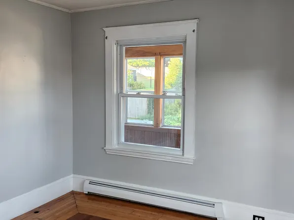 4 Fairview Ave #1, Ipswich, MA 01938