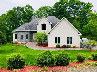 16 Cambridge Dr, Prospect, CT 06712