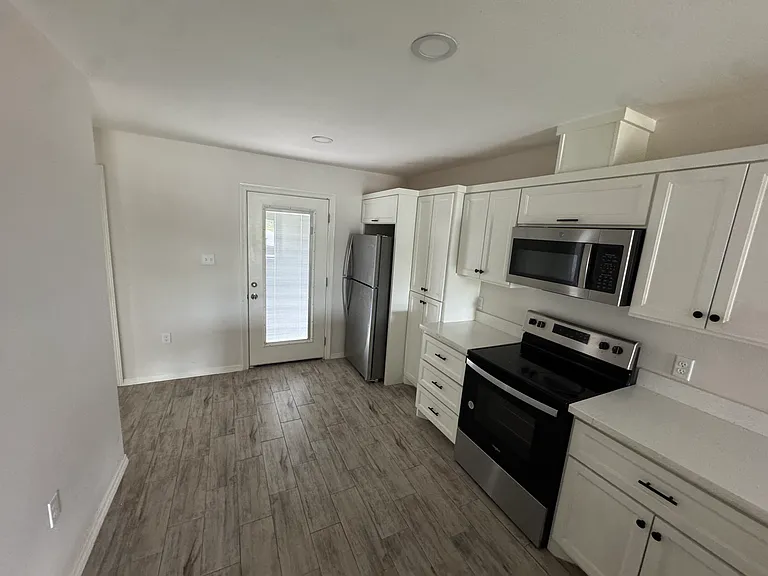 1605 Los Alamos St #A — Photo 17
