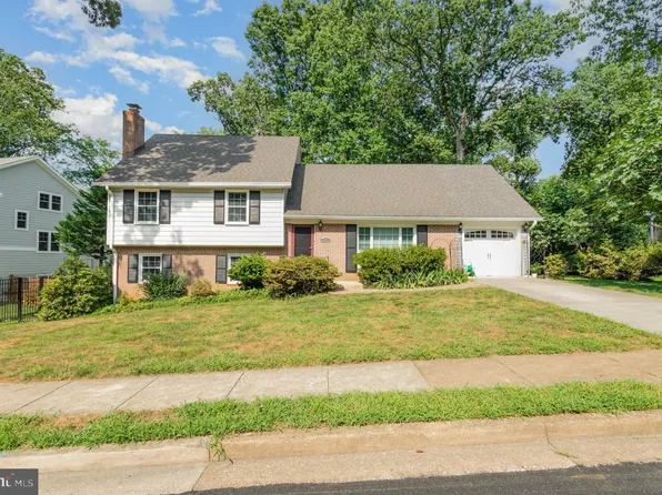 519 Woodland Ct NW, Vienna, VA 22180
