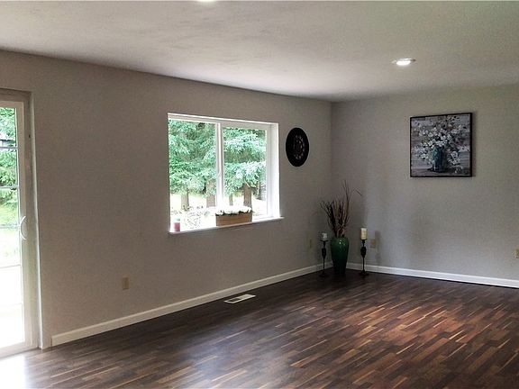 4th image of 7210 Locust Ave E