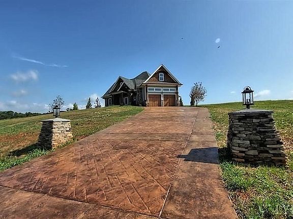 2nd image of 1711 Lake Manor Dr