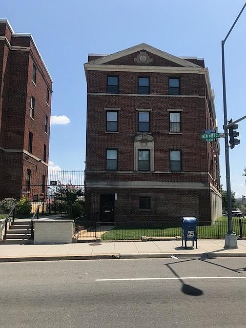 New York Ave entrance