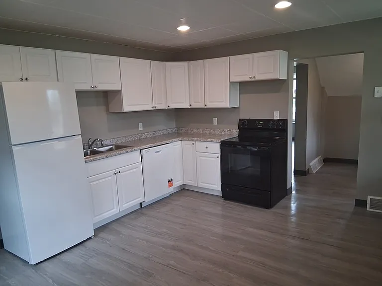 317 Morris St — Photo 3