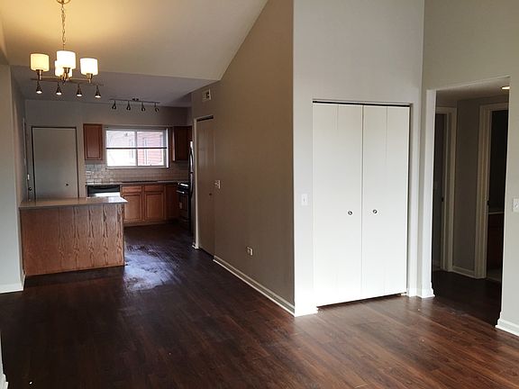 4th image of 5045 N Northwest Hwy #103