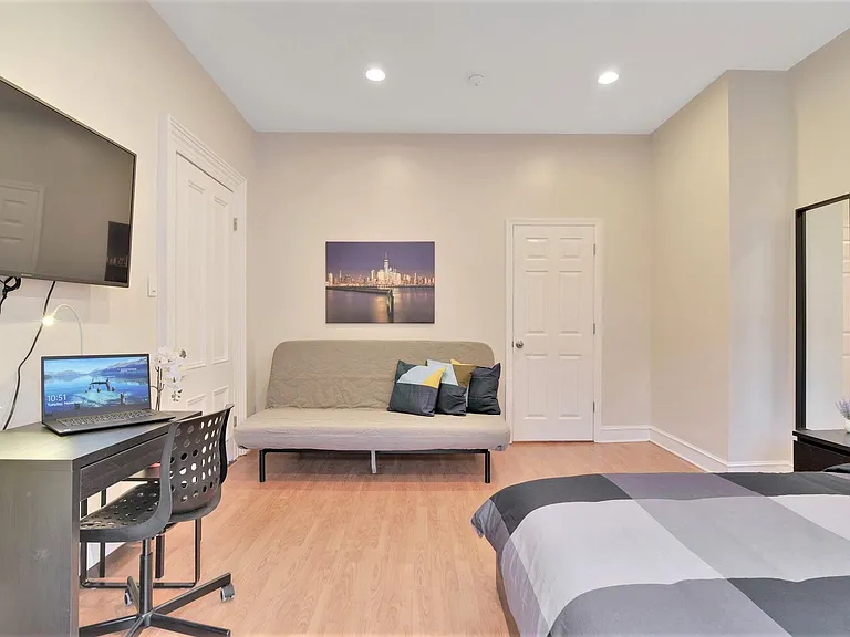 932 Summit Ave #B — Photo 11
