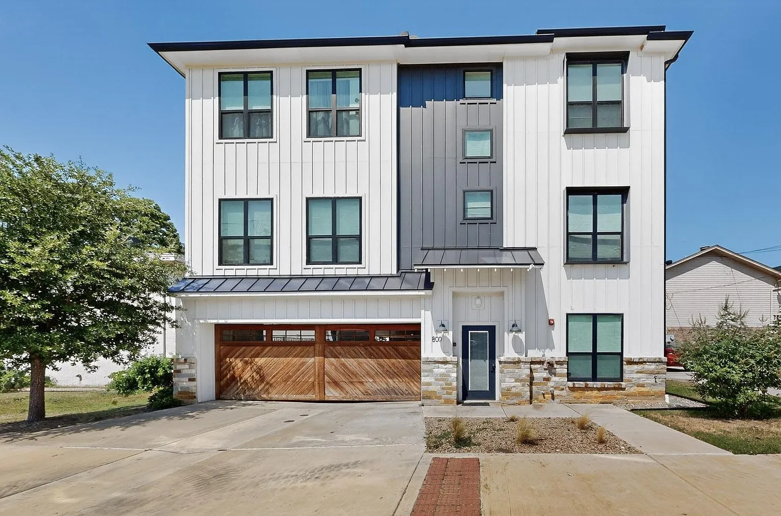 Studio, 558 sqft, $1,450 — Photo 1