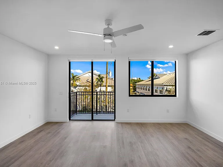 20 NE 19th Ave #210 — Photo 9