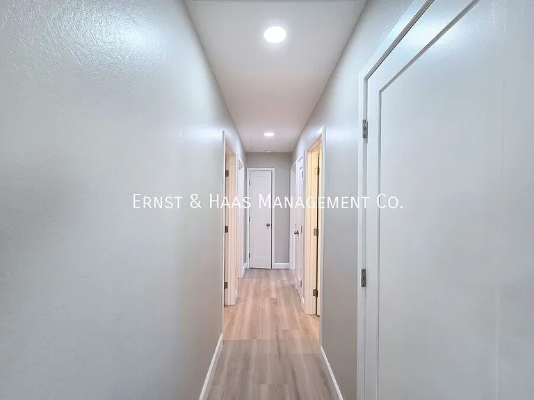 13118 Carolyn St — Photo 20
