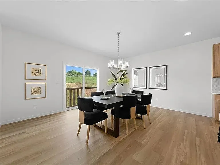 109 Sommerset Ct — Photo 3
