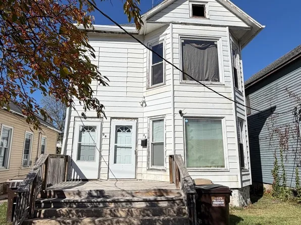 22-24 W Clark St, Freeport, IL 61032