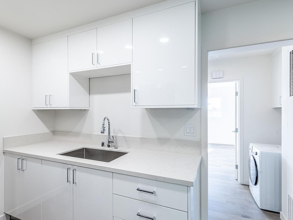 1st image of 1027 9th St #6
