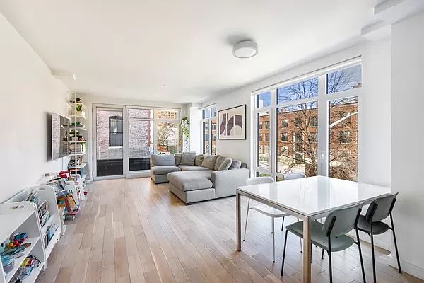 1st image of 952 Columbus Ave #3C
