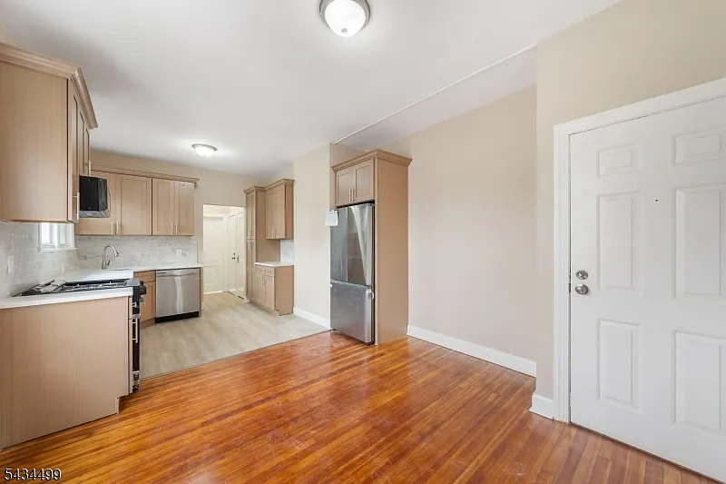 2 bed, 1.0 bath, $2,375 — Photo 2