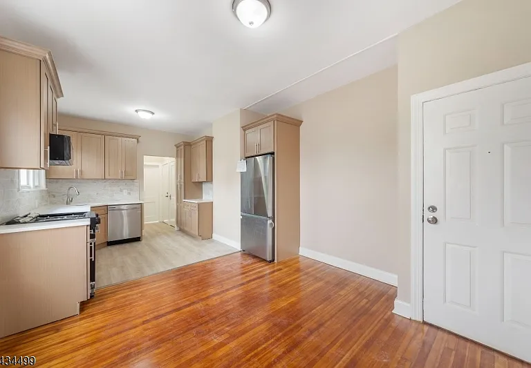 49-51 Caldwell Pl #3 — Photo 2