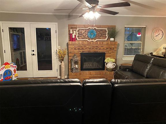 2nd image of 601 Alma Ln