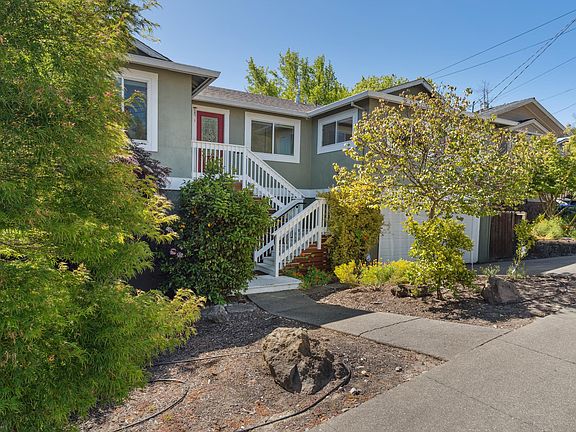 3rd image of 808 Elm Dr
