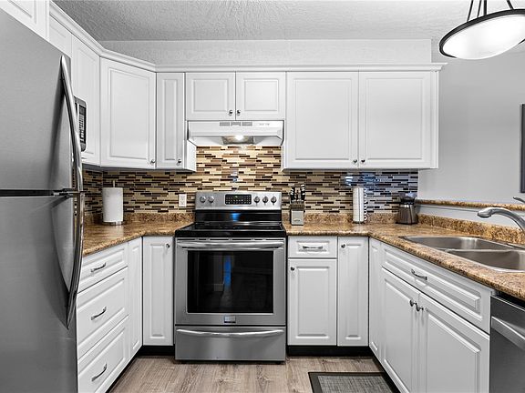 4th image of 8 White St #2