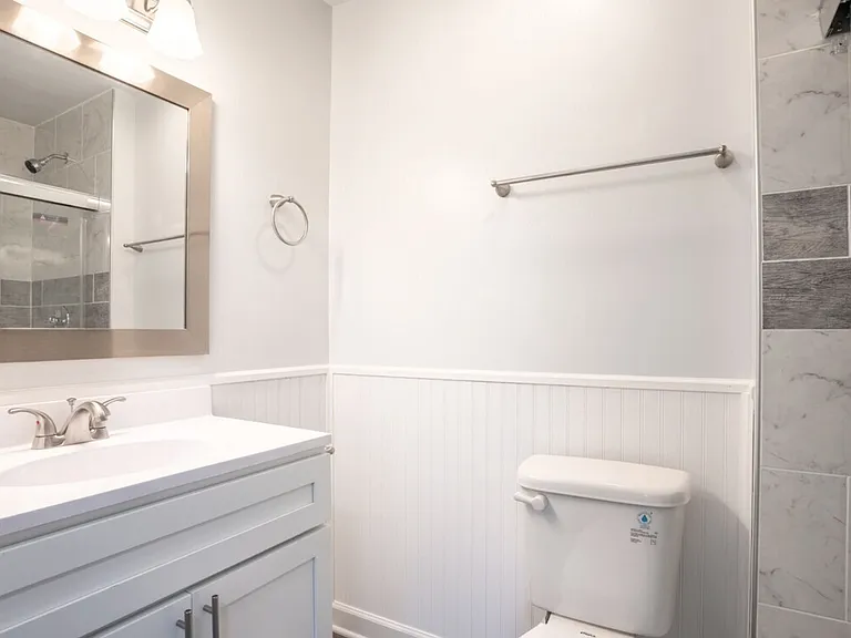 Colonial Village Apartments — Photo 22