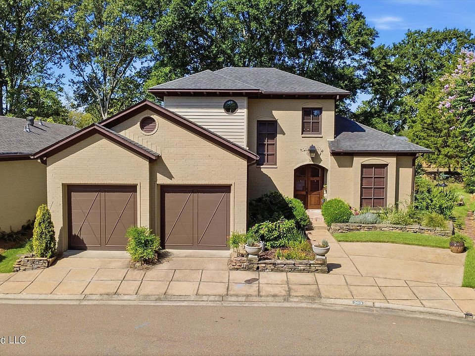 1st image of 303 Tuscany Ct