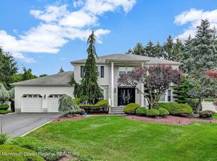 10 Shawnee Ct, Manalapan, NJ 07726