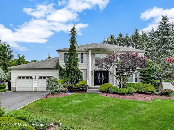 10 Shawnee Court, Manalapan, NJ 07726