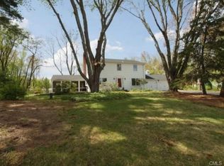 4 Jo Mar Dr, Sandy Hook, CT 06482