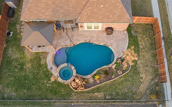 2nd image of 2385 Llano Dr