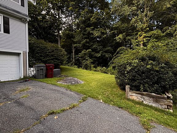 3rd image of 138 Red Robin Road