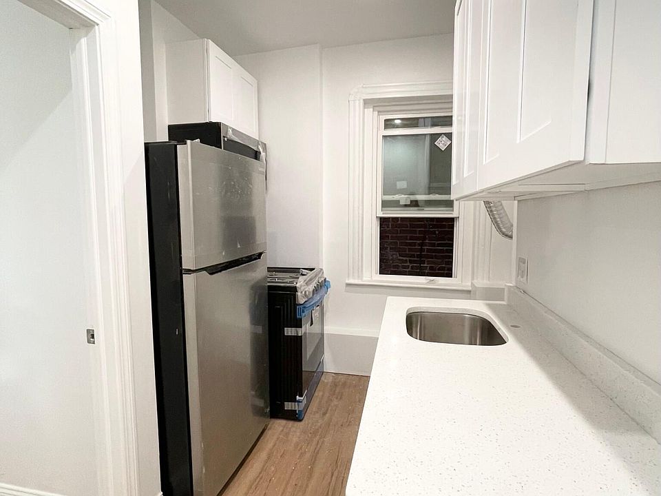 2nd image of 122 Prince St #3A