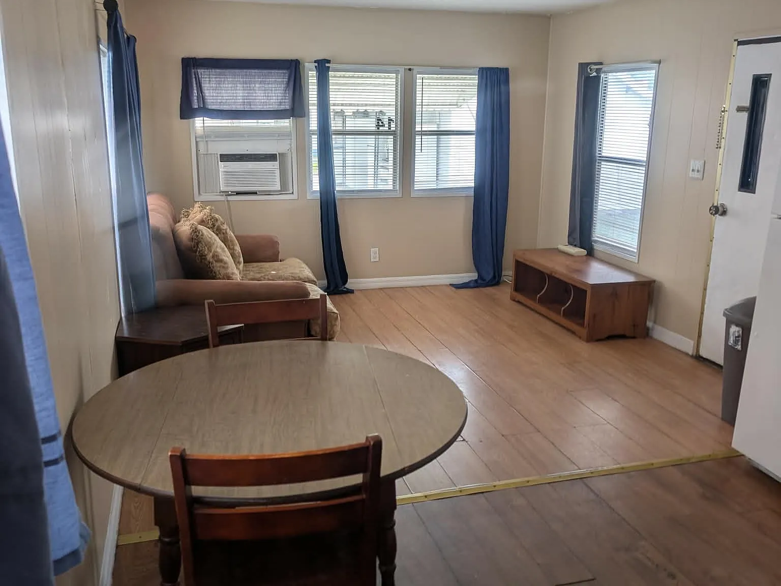 120 S Fortner Ave — Photo 3