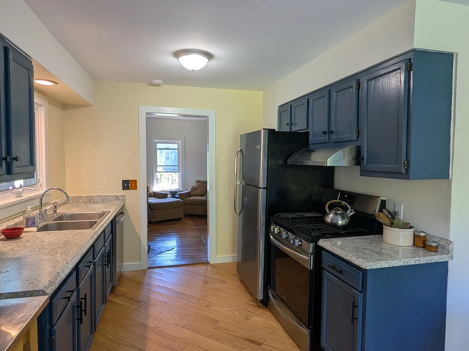 3 bed, 1150 sqft, $2,550 — Photo 3