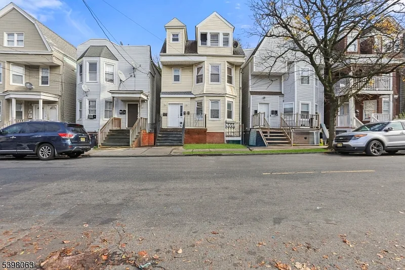 150 S 10Th St photo 1