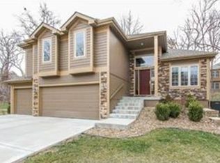 5235 N Main St, Kansas City, MO 64118