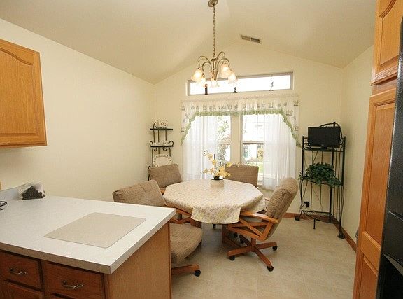 5th image of 1179 Hawthorne Ln #1179