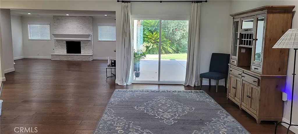 5 bed, 2.5 bath, 2584 sqft, $5,500 — Photo 3