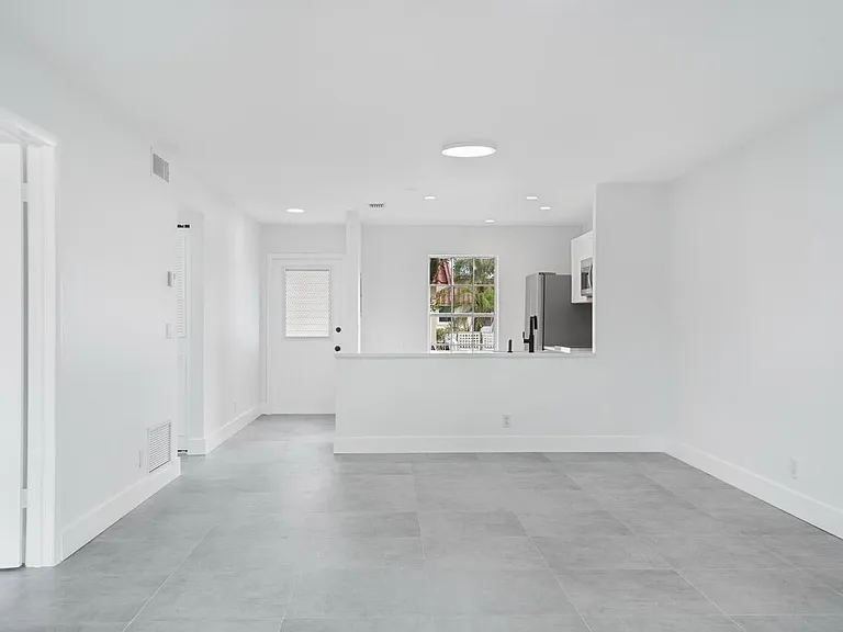 737 Nantucket Cir #B — Photo 4