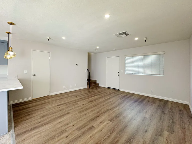 112 N Michigan Ave #9 — Photo 10