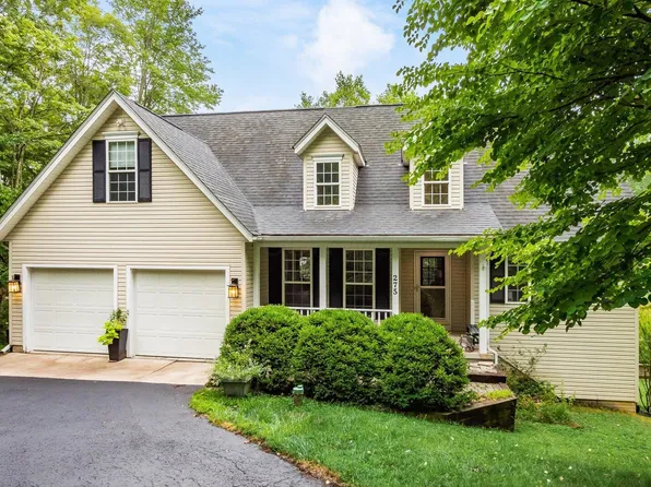 275 Bridle Path Ln, Granville, OH 43023