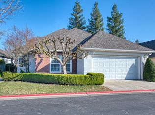 6652 N Seedlescombe Dr, Fresno, CA