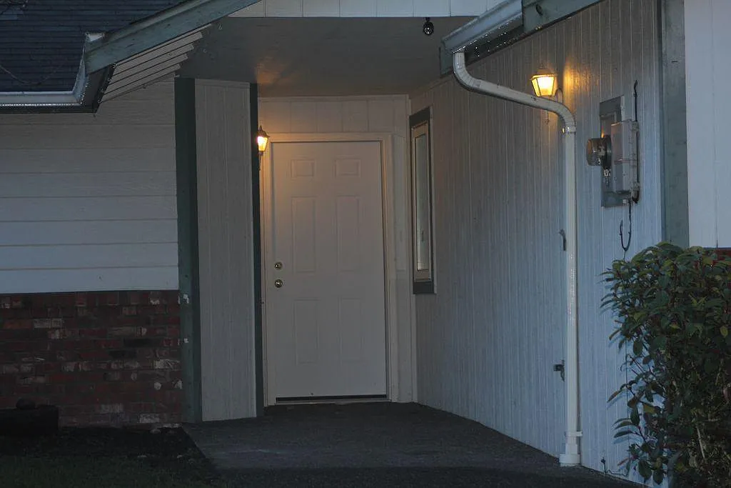 3 bed, 1300 sqft, $2,450 — Photo 2