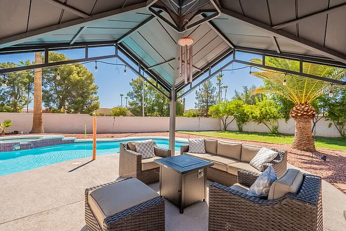 3 bed, 2.5 bath, 2184 sqft, $3,195 — Photo 4