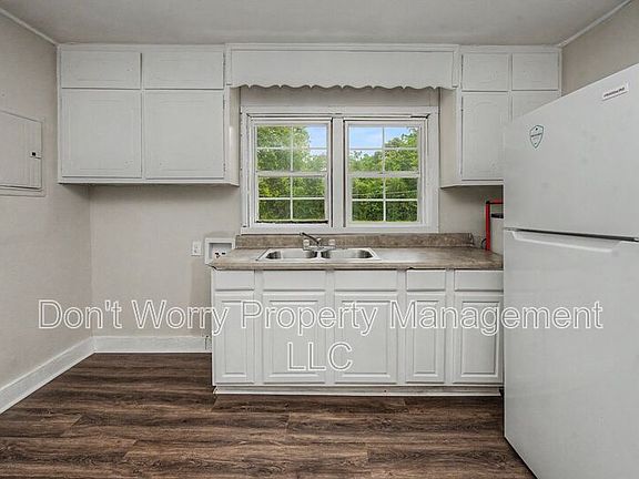 3rd image of 404 Carroll St